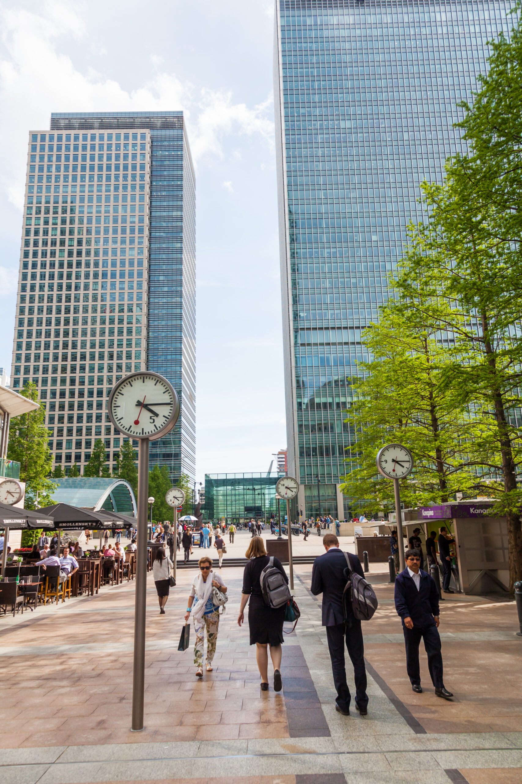 London,-,May,19:,Canary,Wharf,With,Unidentified,People,On